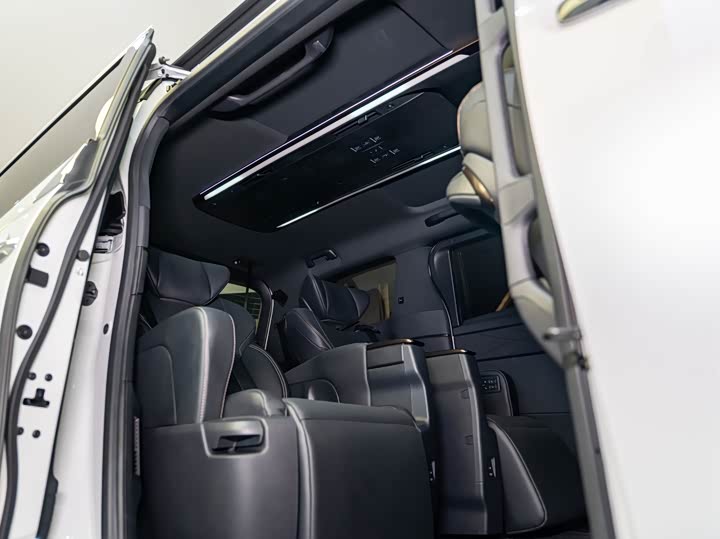 Фото 12 - Toyota Alphard