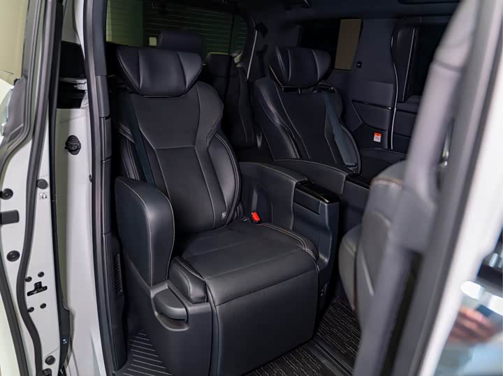 Фото 13 - Toyota Alphard