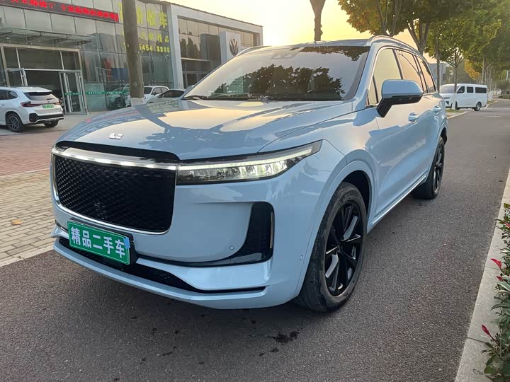 Фото 1 - LiXiang One