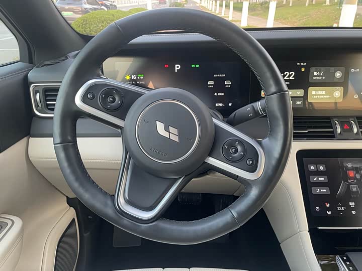 Фото 11 - LiXiang One