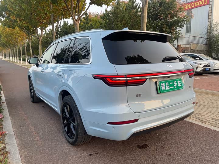 Фото 6 - LiXiang One