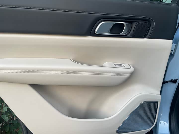 Фото 9 - LiXiang One