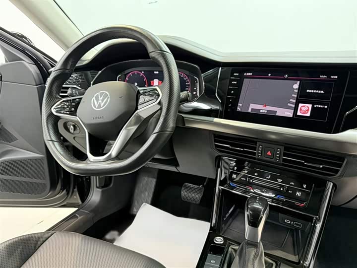 Фото 14 - Volkswagen Passat