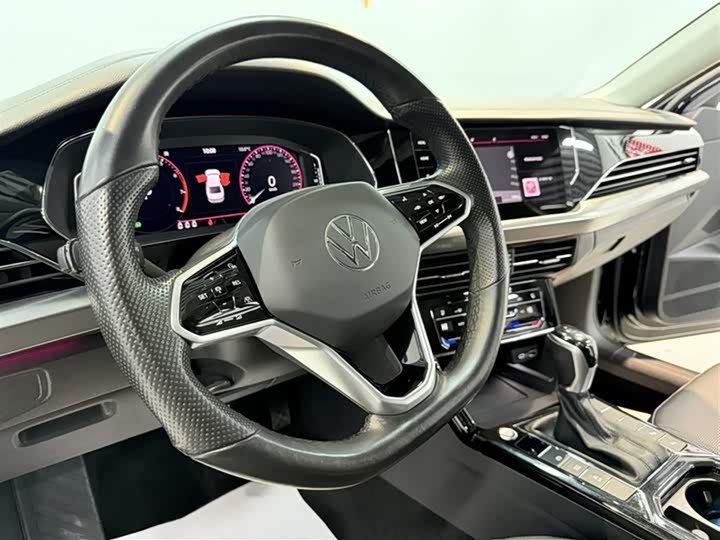 Фото 15 - Volkswagen Passat