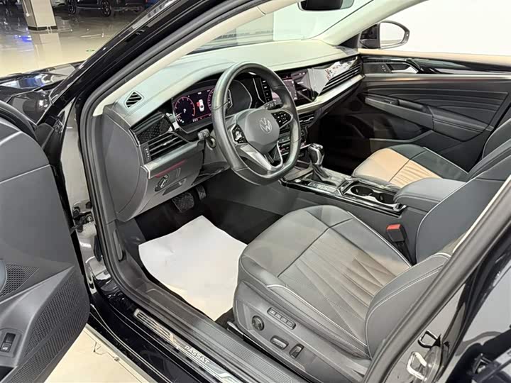 Фото 16 - Volkswagen Passat