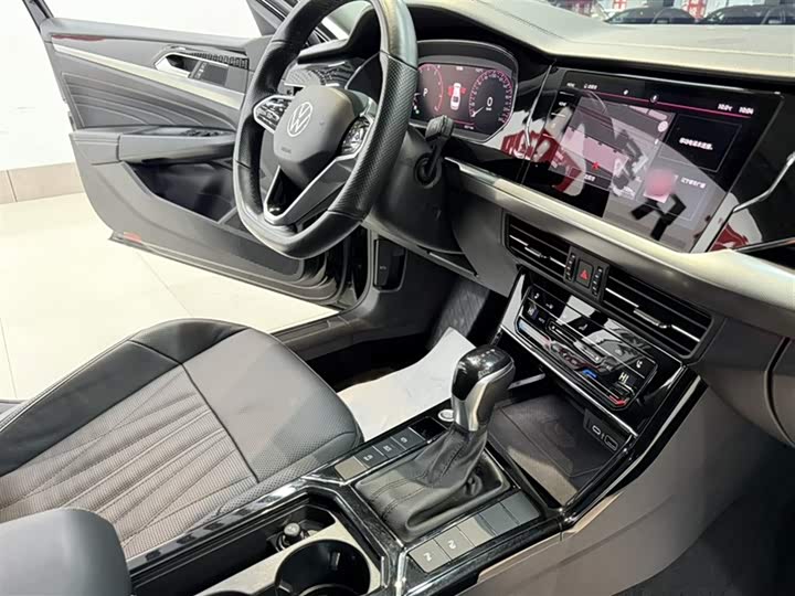 Фото 18 - Volkswagen Passat