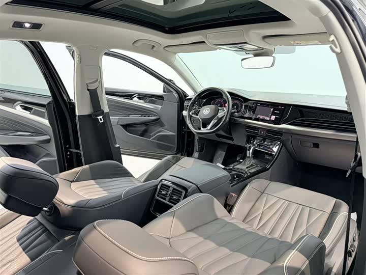 Фото 2 - Volkswagen Passat