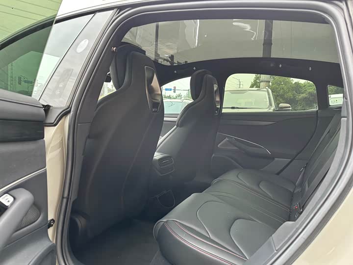 Фото 14 - Xiaomi SU7