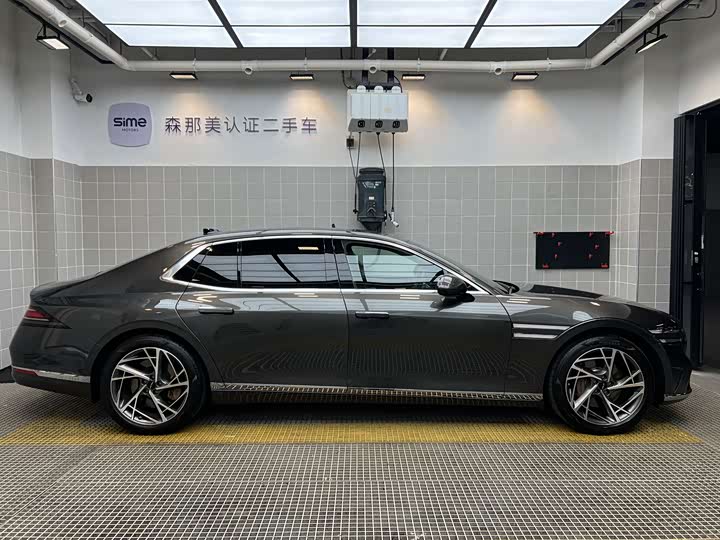 Фото 3 - Genesis G90