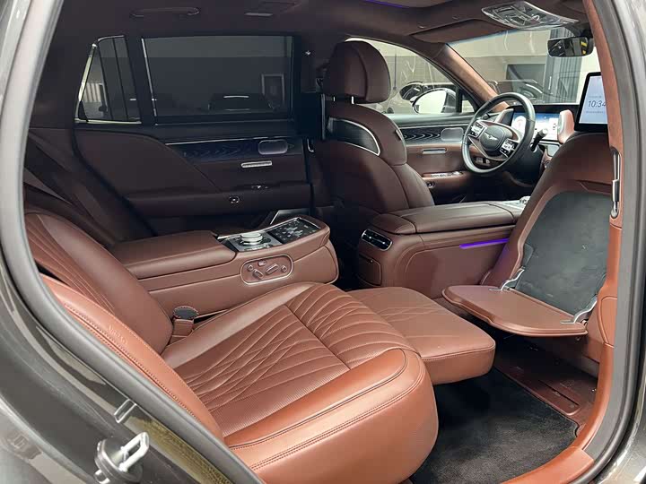 Фото 8 - Genesis G90