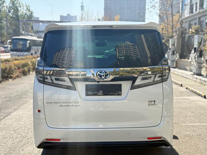Фото 12 - Toyota Vellfire