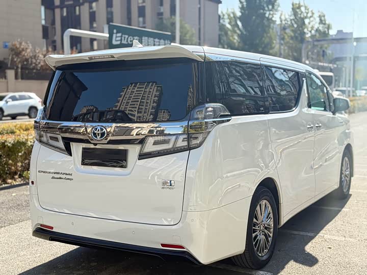 Фото 13 - Toyota Vellfire