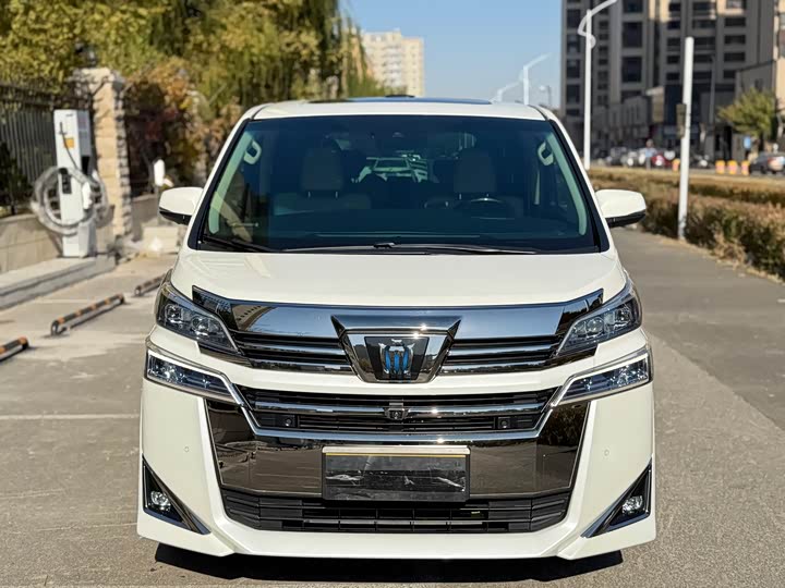 Фото 2 - Toyota Vellfire