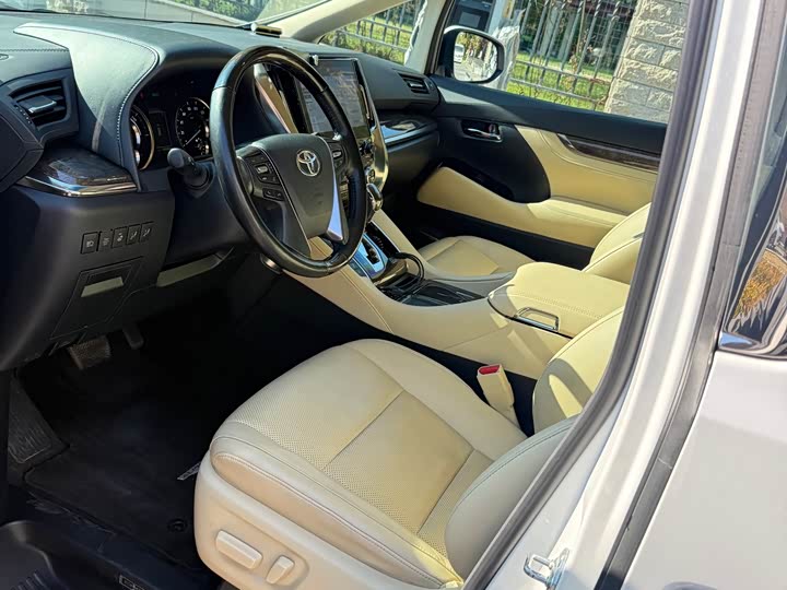 Фото 4 - Toyota Vellfire