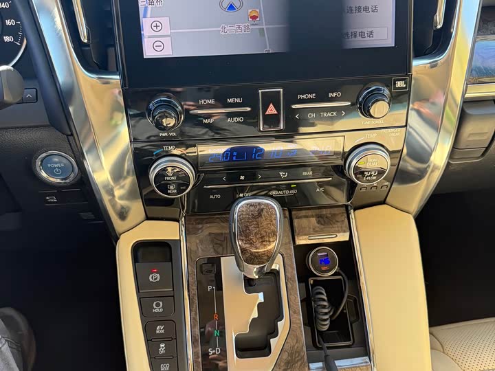 Фото 5 - Toyota Vellfire