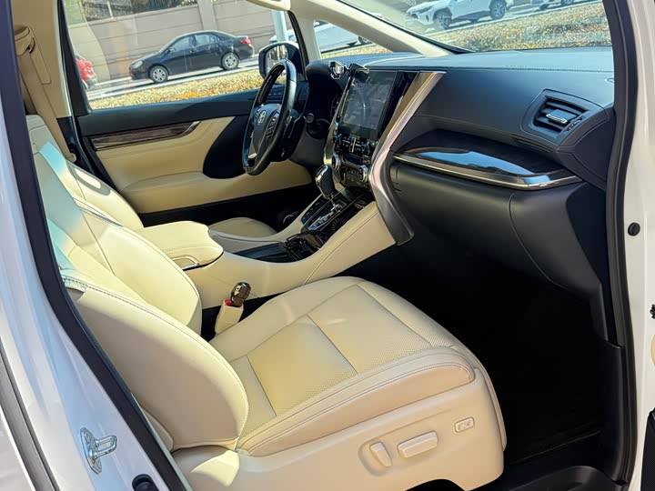 Фото 9 - Toyota Vellfire