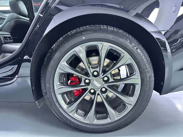 Фото 20 - Cadillac CT5