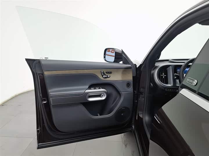 Фото 8 - Smart #5