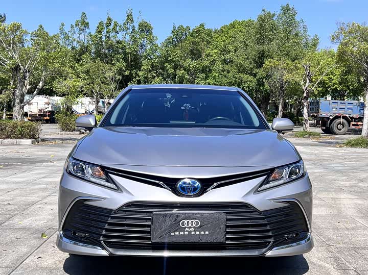 Фото 1 - Toyota Camry
