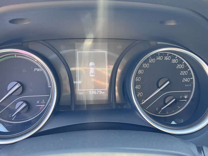 Фото 12 - Toyota Camry