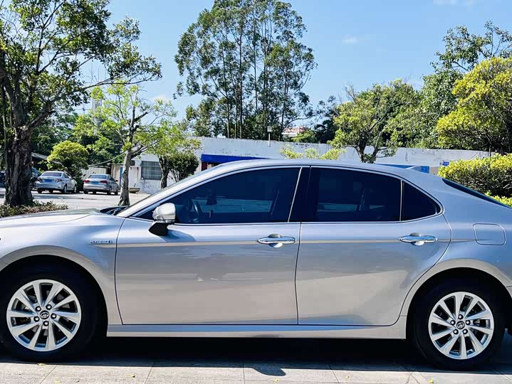 Фото 4 - Toyota Camry