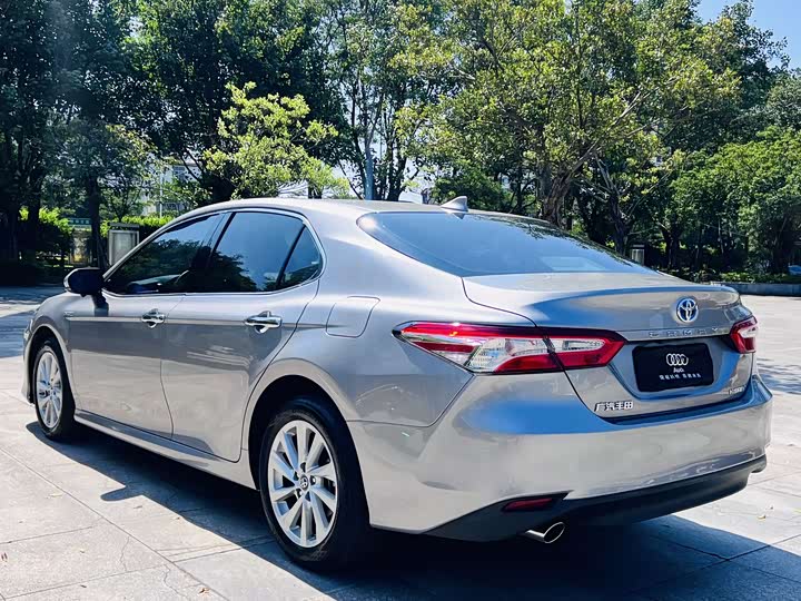 Фото 7 - Toyota Camry
