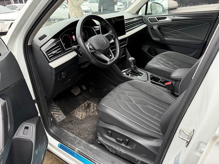 Фото 4 - Volkswagen Tiguan L Pro