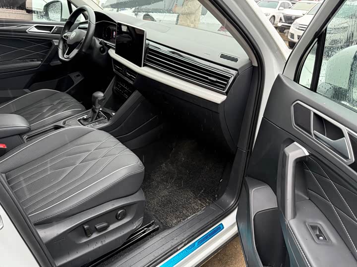 Фото 5 - Volkswagen Tiguan L Pro