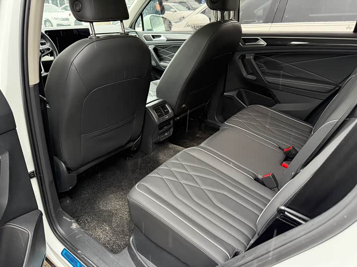 Фото 7 - Volkswagen Tiguan L Pro