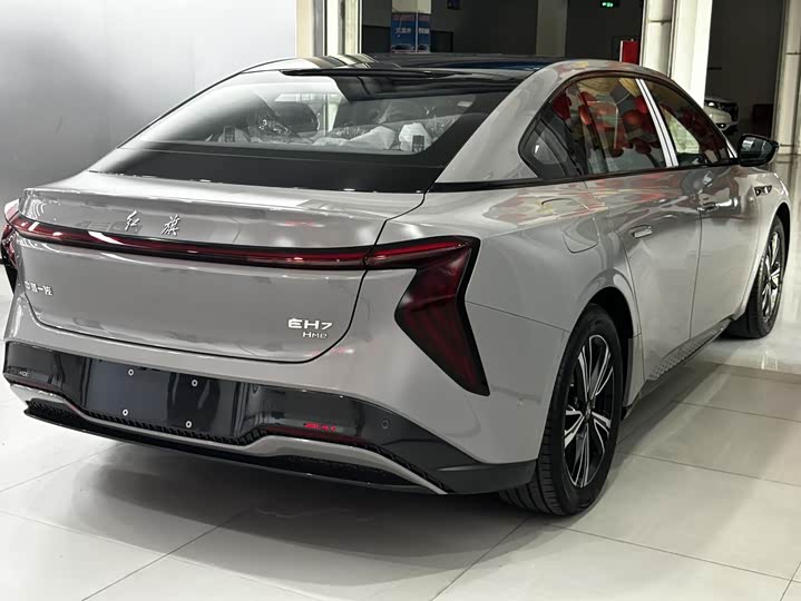 Фото 11 - Hongqi EH7