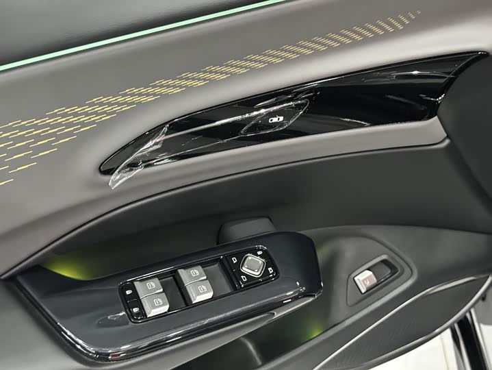 Фото 5 - Hongqi EH7