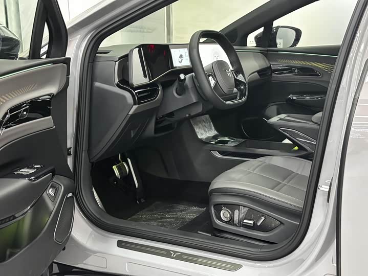 Фото 9 - Hongqi EH7