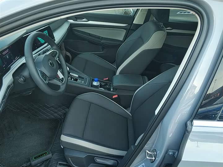 Фото 15 - Volkswagen Golf