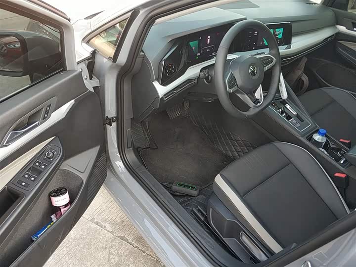 Фото 16 - Volkswagen Golf