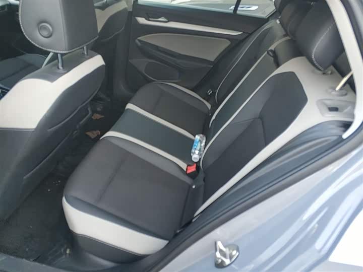 Фото 17 - Volkswagen Golf