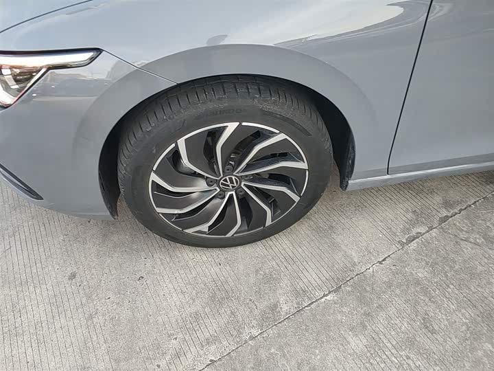 Фото 23 - Volkswagen Golf