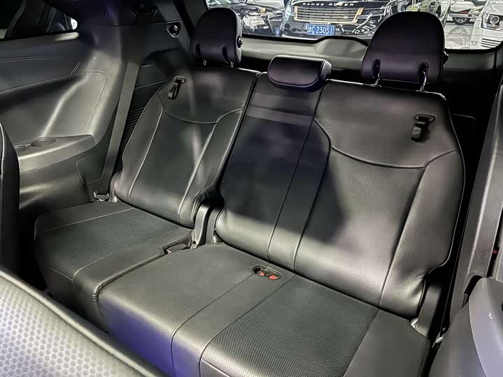 Фото 10 - Toyota Granvia