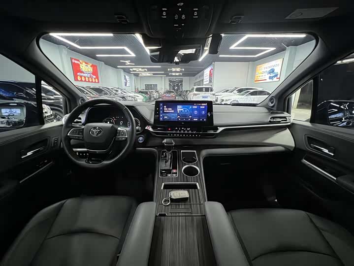 Фото 11 - Toyota Granvia