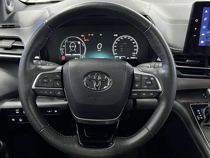 Фото 12 - Toyota Granvia