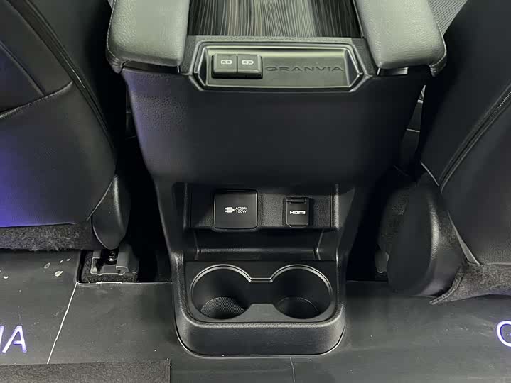 Фото 16 - Toyota Granvia