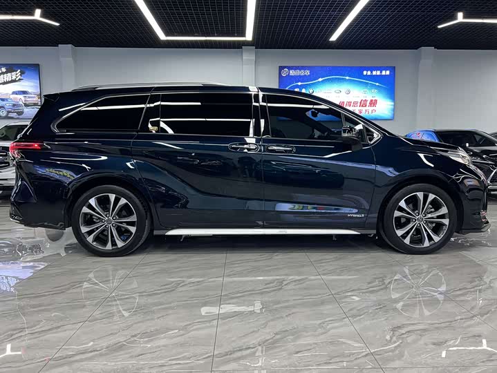 Фото 3 - Toyota Granvia