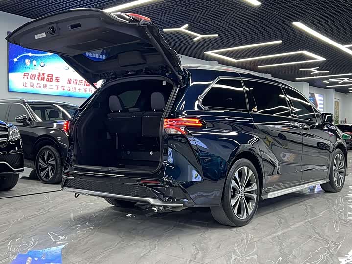 Фото 5 - Toyota Granvia