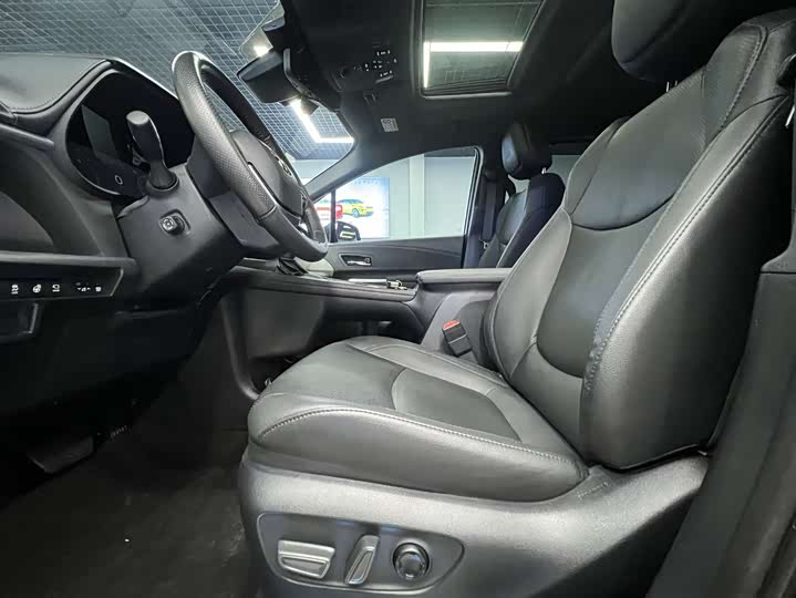 Фото 6 - Toyota Granvia