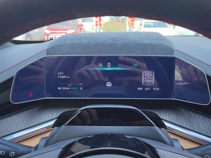 Фото 12 - Zeekr 001