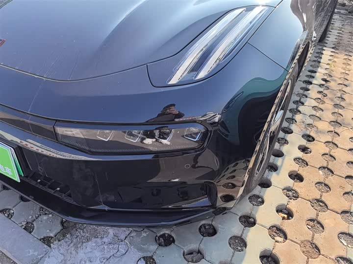 Фото 24 - Zeekr 001