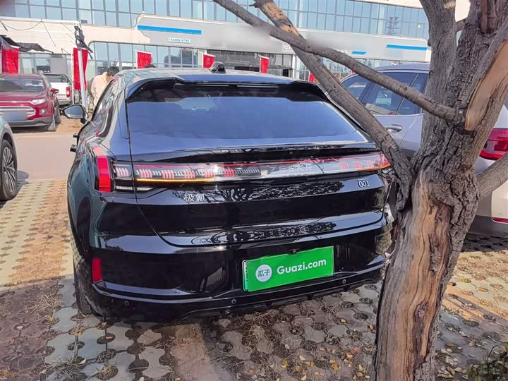 Фото 6 - Zeekr 001