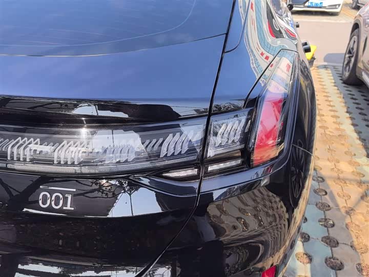 Фото 8 - Zeekr 001