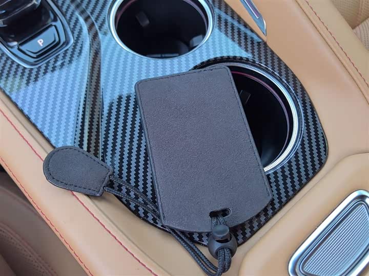 Фото 9 - Zeekr 001