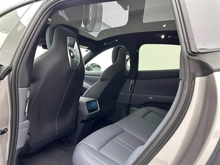 Фото 18 - Xiaomi YU7