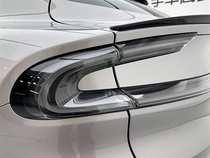 Фото 27 - Xiaomi YU7